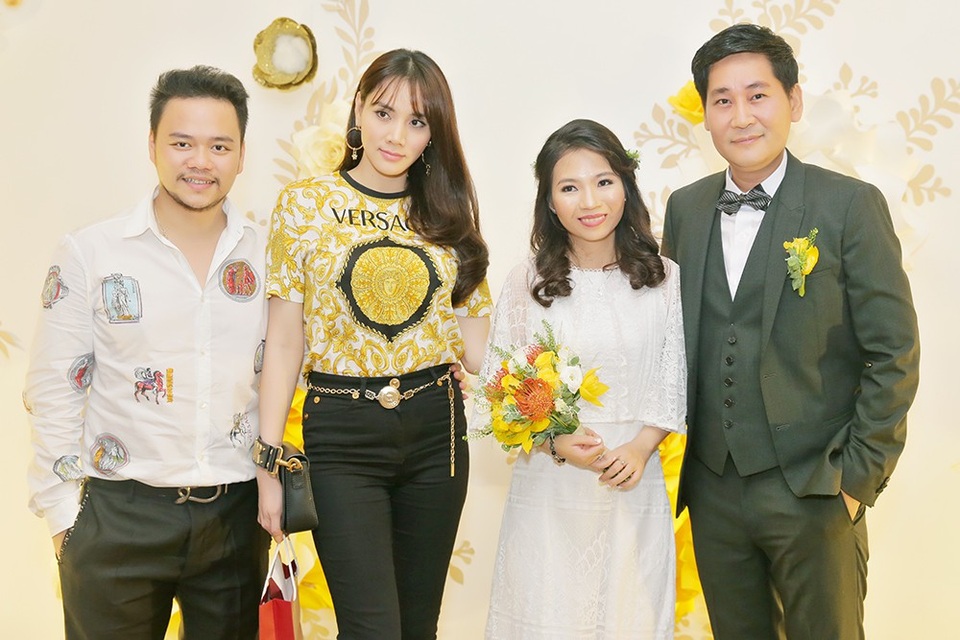 Trang Nhung diện cây hàng hiệu cá tính, cô cùng sánh đôi cùng ông xã đi dự đám cưới Lê Minh