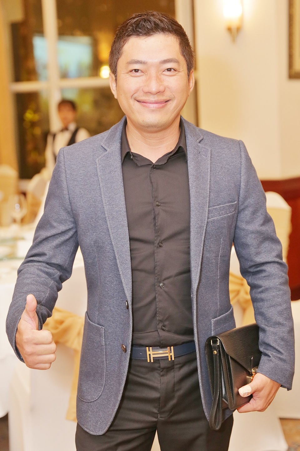 Diễn viên Kinh Quốc một mình xuất hiện trong đám cưới. Sau khi kết hôn cùng bà xã doanh nhân anh tập trung cho việc hỗ trợ vợ trong công việc kinh doanh.