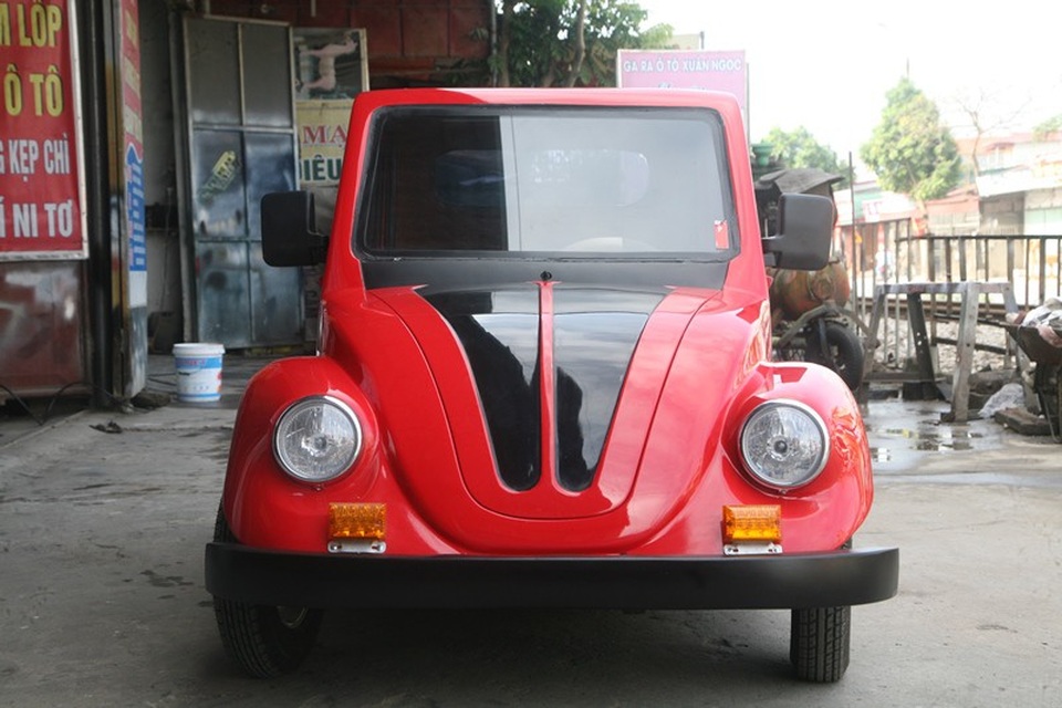 Nam sinh lớp 11 lắp ráp ô tô chạy bằng năng lượng mặt trời - 8 Chiếc xe có thể chở được 2 người, chạy với vận tốc tối đa 40 km/h