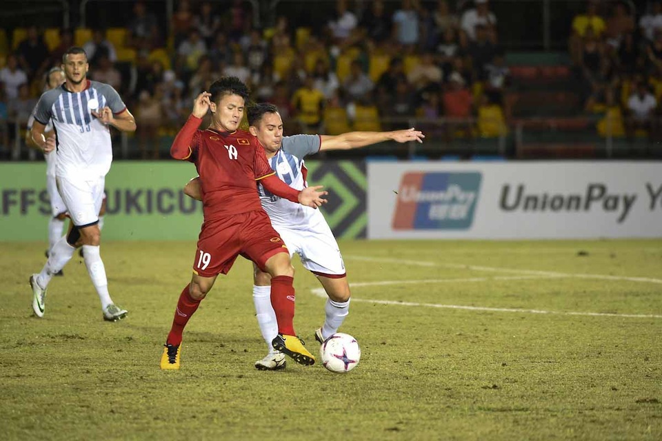 
Các cầu thủ nhanh nhẹn như Quang Hải khiến hàng thủ Philippines khốn khổ
