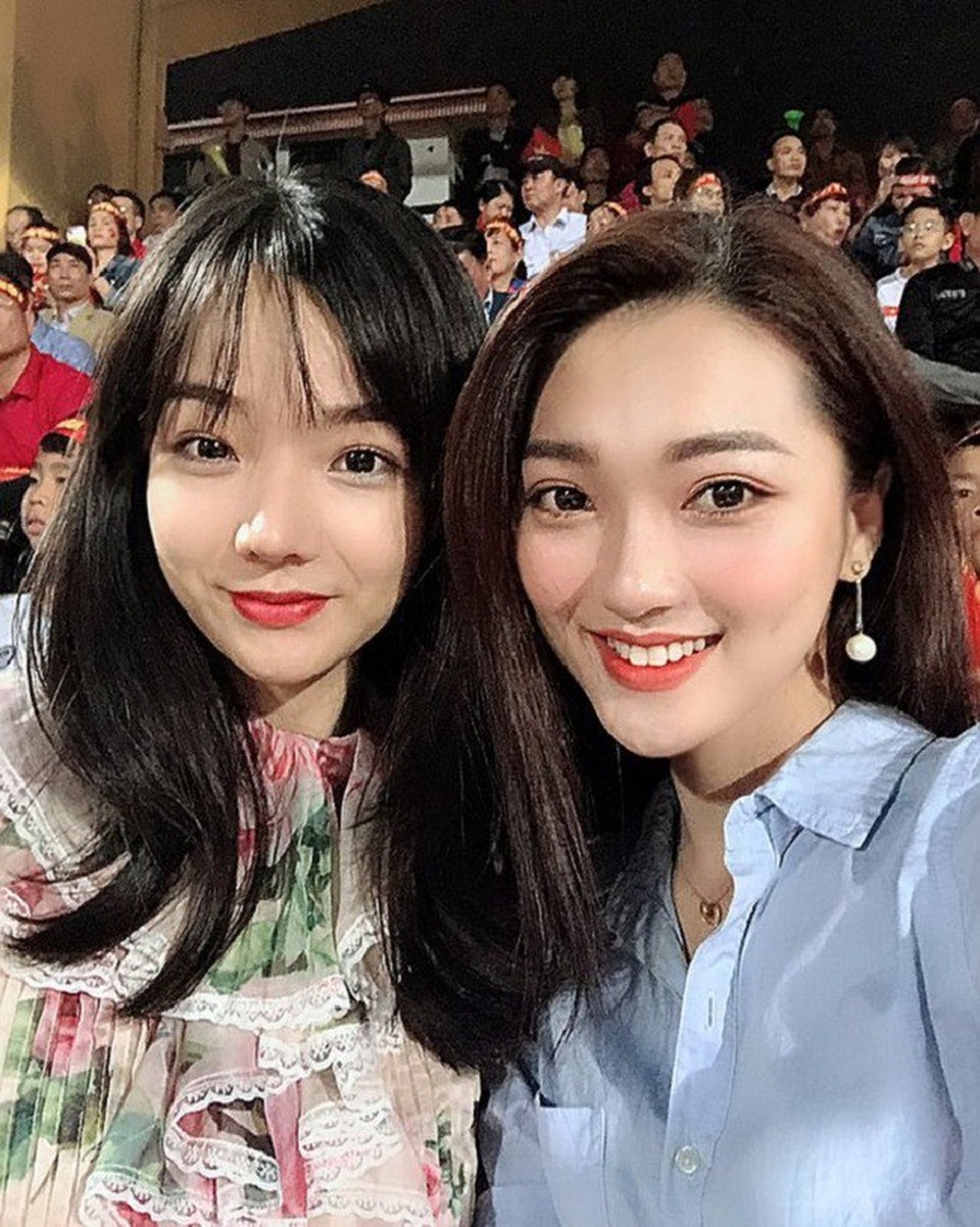 Ngắm nhan sắc 3 mỹ nhân "cháy hết mình" cổ vũ đội tuyển Việt Nam - 4
Nguyễn Ngọc Nữ cũng rất nhiệt tình đến theo dõi các trận đấu của đội tuyển Việt Nam.