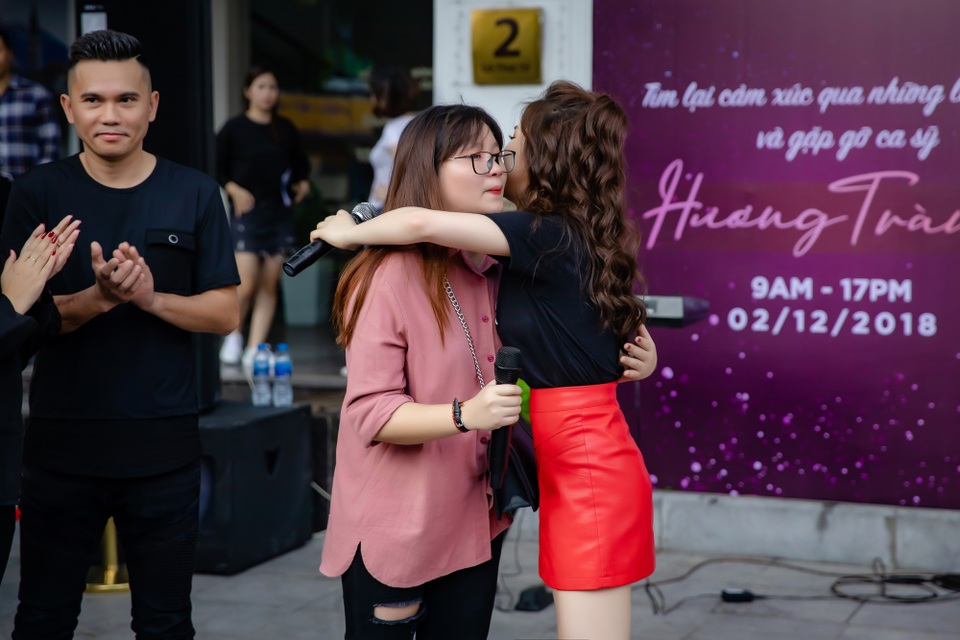 Giọng ca Em gái mưa vỡ òa khi đọc được bức thư của bạn trẻ mắc bệnh tim bẩm sinh.