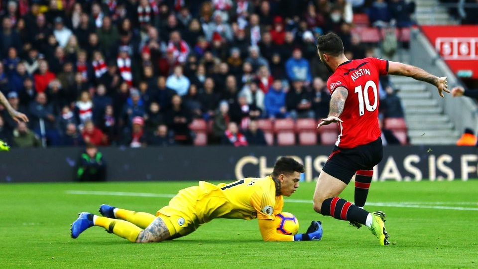 Southampton 1-3 Man City: Niềm vui trở lại với thầy trò Guardiola - 7
Austin bỏ lỡ tình huống ghi bàn ngon ăn ở đầu trận