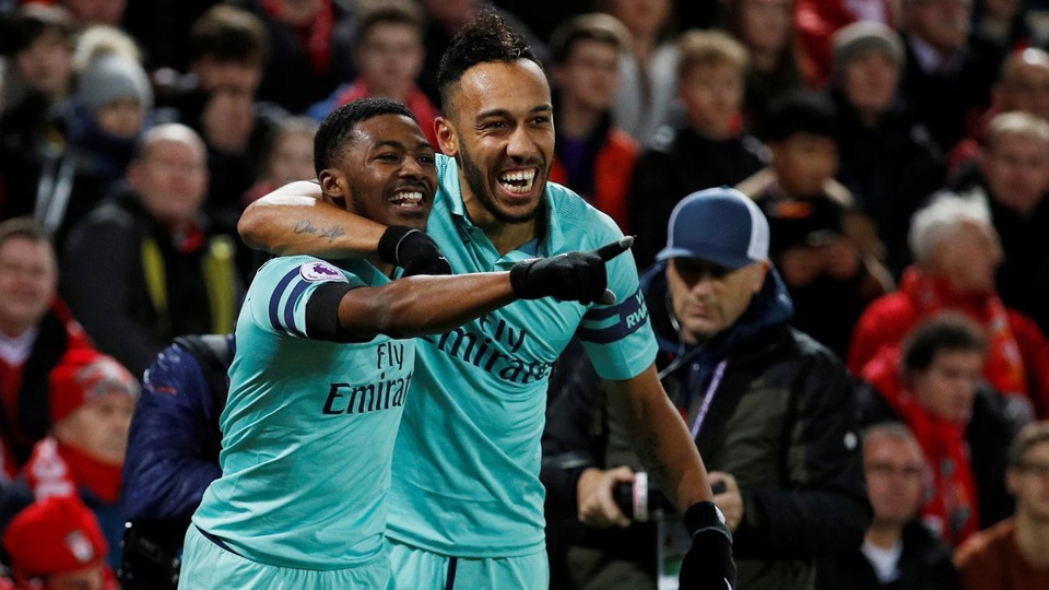 Những khoảnh khắc Liverpool vùi dập Arsenal ở Anfield - 8
Các cầu thủ Arsenal vui mừng với bàn thắng mở tỉ số sớm