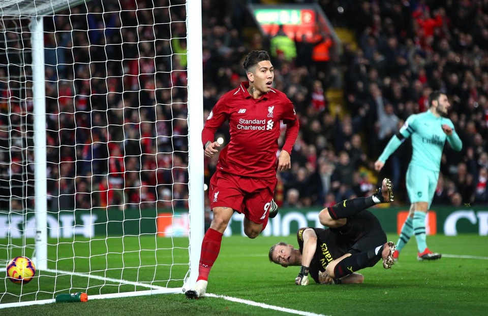 Những khoảnh khắc Liverpool vùi dập Arsenal ở Anfield - 10
Firmino dễ dàng ghi bàn khi mà các hậu vệ Arsenal cũng loại cả thủ thành Leno giúp tiền đạo của Liverpool để cầu thủ này sút bóng vào lưới trống