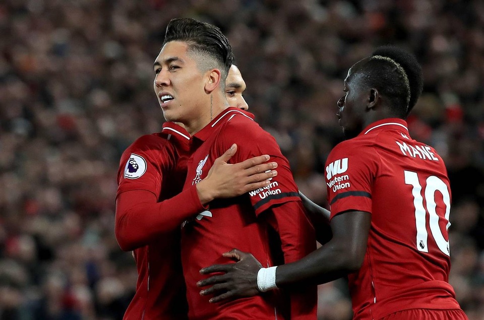 Những khoảnh khắc Liverpool vùi dập Arsenal ở Anfield - 11
Niềm vui lớn của các cầu thủ Liverpool khi họ nhanh chóng san hòa