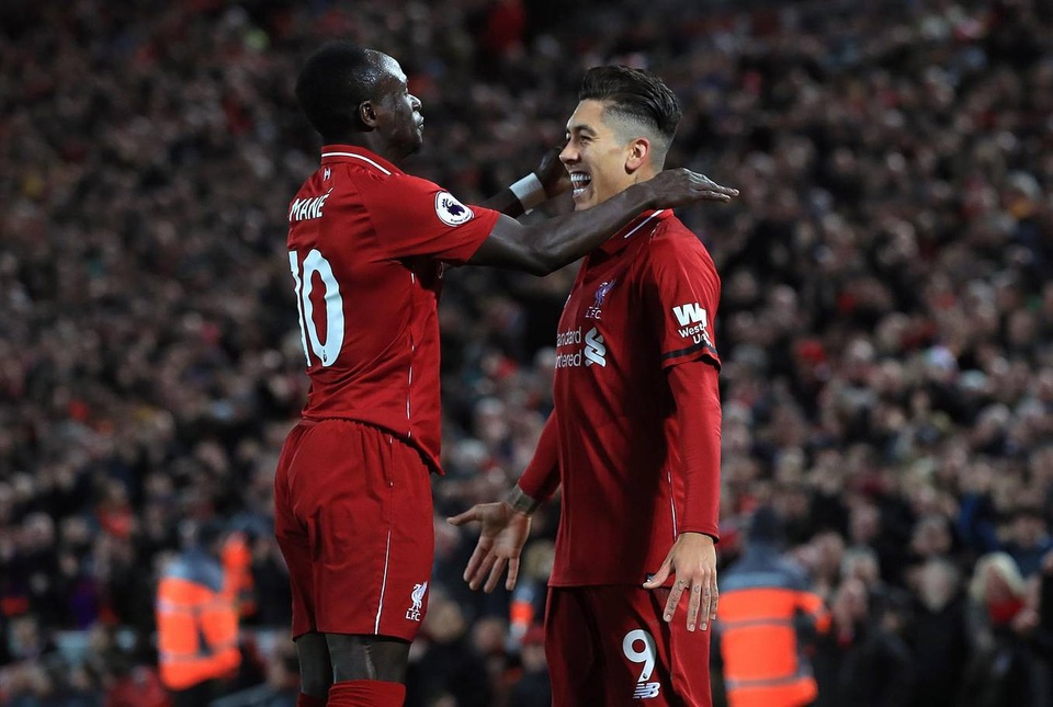 Những khoảnh khắc Liverpool vùi dập Arsenal ở Anfield - 13
Mane chia sẻ niềm vui với Firmino, cầu thủ người Brazil có cú đúp vào lưới Arsenal chỉ trong vòng có hai phút