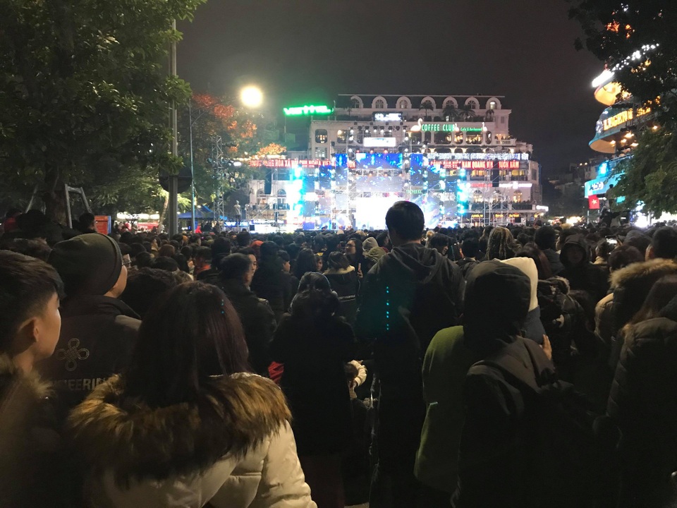 Náo nức chờ đón thời khắc chuyển giao năm mới 2019 - 9 Náo nức chờ đón thời khắc chuyển giao năm mới 2019 - 9