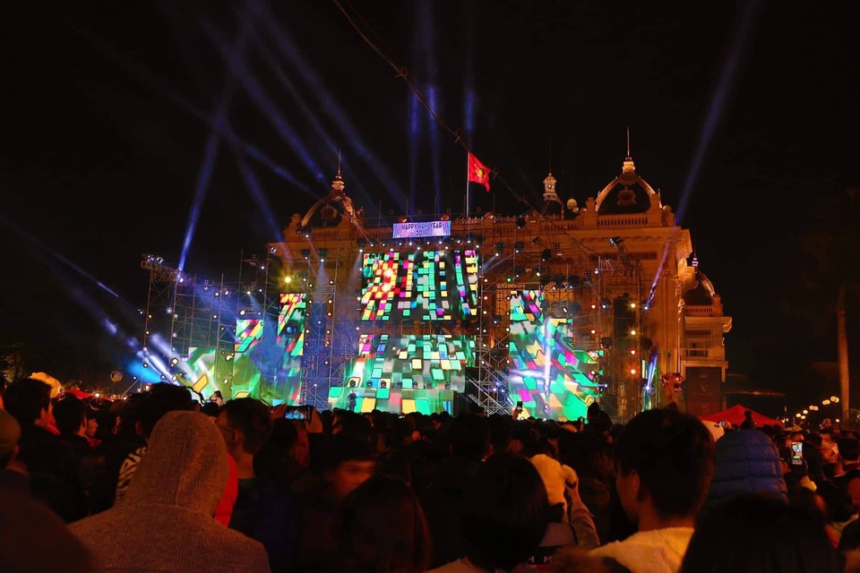 Náo nức chờ đón thời khắc chuyển giao năm mới 2019 - 18 Náo nức chờ đón thời khắc chuyển giao năm mới 2019 - 18
