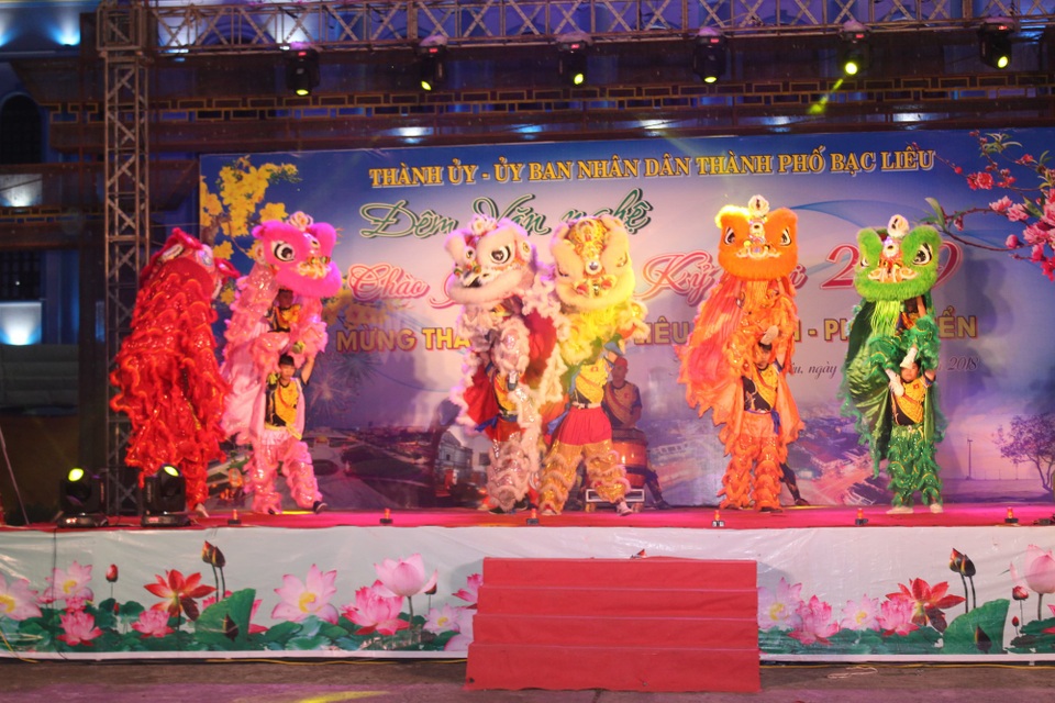 Náo nức chờ đón thời khắc chuyển giao năm mới 2019 - 55 Náo nức chờ đón thời khắc chuyển giao năm mới 2019 - 55