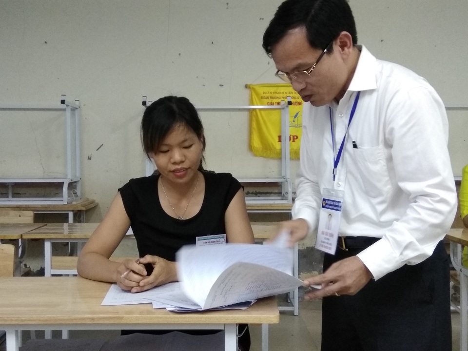 “Địa chấn” gian lận điểm thi 2018 và 5 thay đổi trong kì thi THPT quốc gia 2019 - 1 Công tác lựa chọn cán bộ tham gia tổ chức thi, nhất là ở các khâu trọng yếu, như coi thi, chấm thi còn chưa chặt chẽ. (Ảnh: Mỹ Hà).