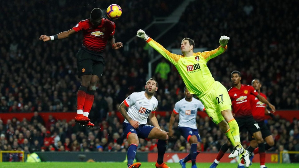 
Phút 32, Pogba nhân đôi cách biệt với một bàn thắng bằng đầu. Pha ghi bàn cứ ngỡ của một tiền đạo đẳng cấp hàng đầu thế giới.
