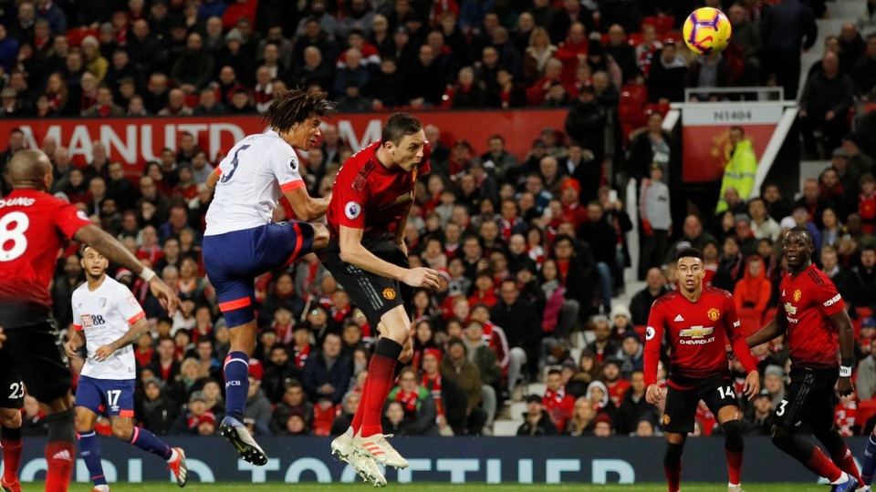 
Ake ghi bàn thắng rút ngắn tỉ sô xuống 1-3 trước khi hai đội bước vào giờ nghỉ
