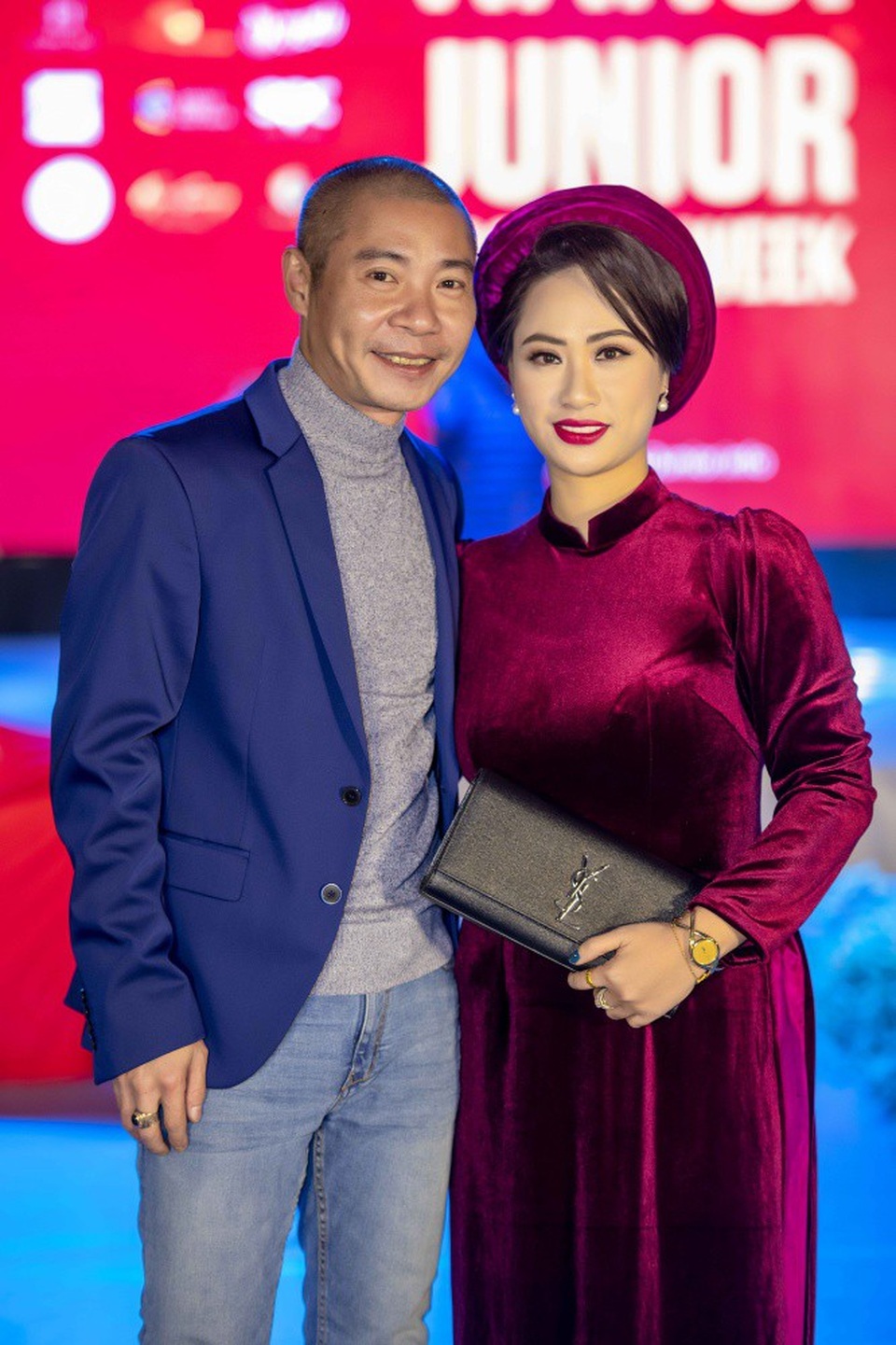 “Cô Đẩu” Công Lý chúc mừng em gái Vân Trần “lên chức” - 1
NSƯT Công Lý đến chúc mừng cô em thân thiết NTK Vân Trần.