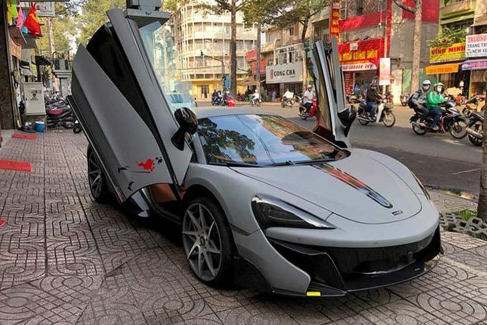 'Công tử' Bạc Liêu tậu siêu xe độc nhất Việt Nam của Cường Đôla - 1
Siêu xe Mclaren 570S đã tìm được người rước về garage.