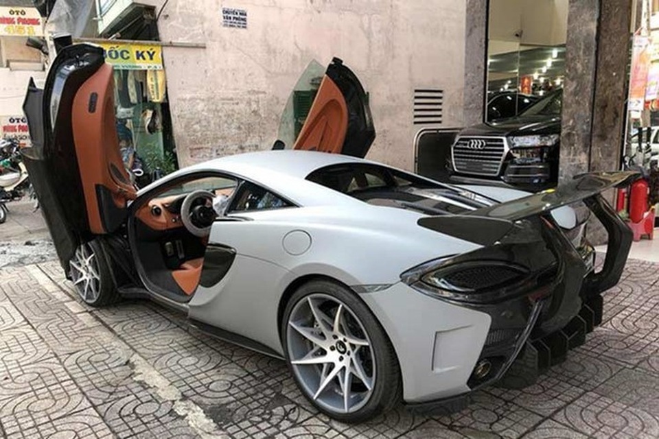 'Công tử' Bạc Liêu tậu siêu xe độc nhất Việt Nam của Cường Đôla - 2
Siêu xe McLaren 570S từng gây xôn xao giới chơi xe khi được mang gói độ độc nhất Việt Nam.