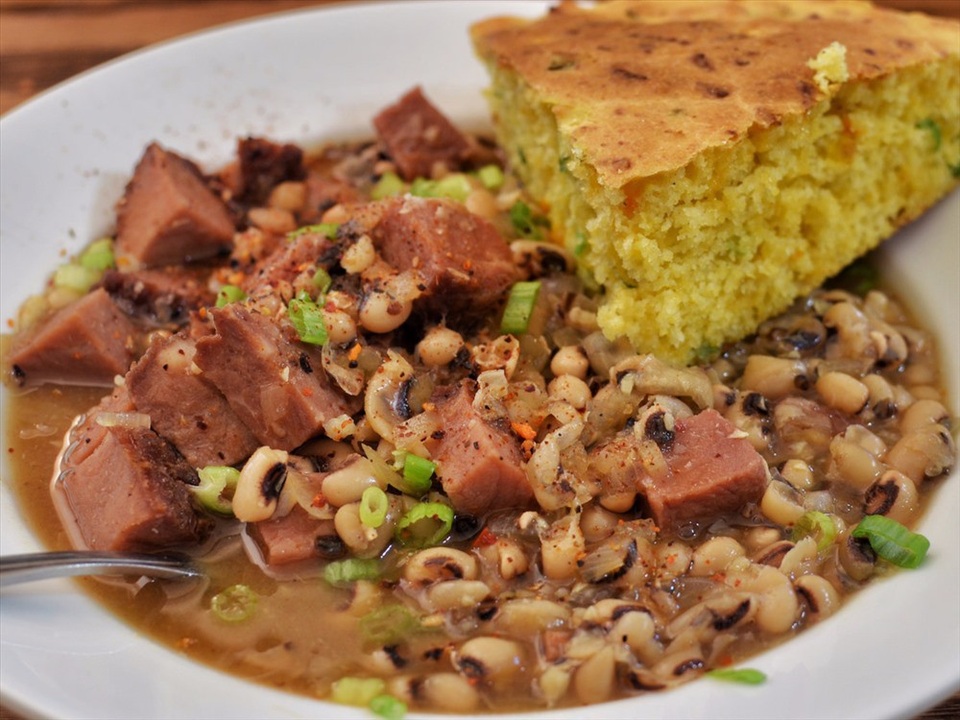 Người dân trên thế giới ăn gì để may mắn vào Tết dương lịch? - 4