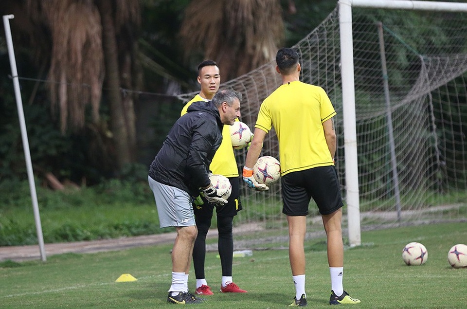 Tới Mỹ Đình, Philippines chỉ có 16 cầu thủ ra sân tập - 1 Tới Mỹ Đình, Philippines chỉ có 16 cầu thủ ra sân tập - 1