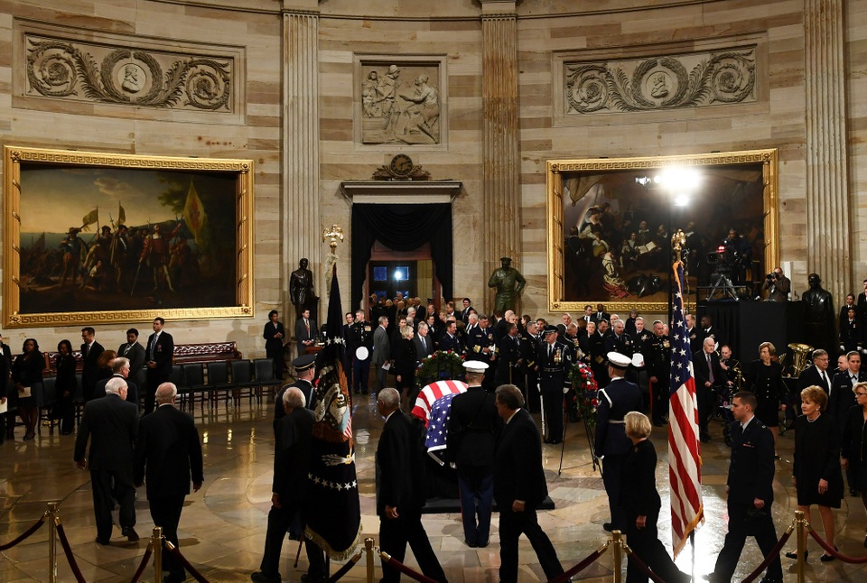 Linh cữu cố Tổng thống Bush quàn dưới mái vòm tòa nhà quốc hội Mỹ - 10
Lễ mai táng cố Tổng thống Bush dự kiến sẽ diễn ra vào cuối ngày 6/12 tại thư viện Tổng thống George Bush trong khuôn viên Đại học Texas A&M ở College Station.