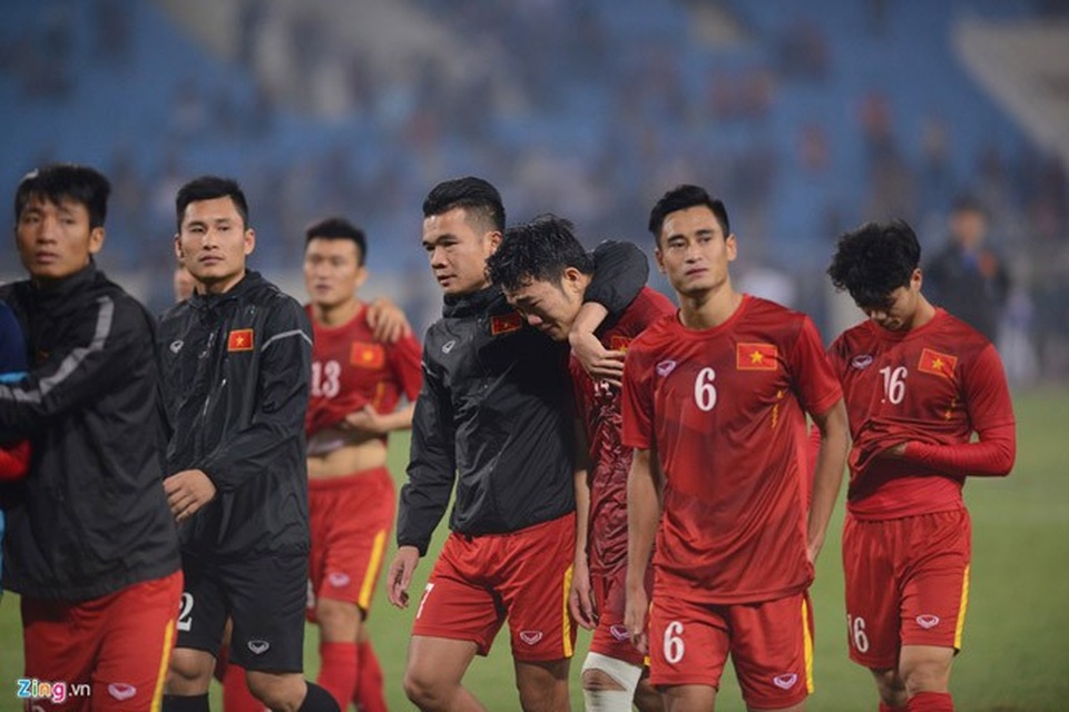 Điểm lại 5 trận bán kết AFF Cup của tuyển Việt Nam tại Mỹ Đình - 3
Tuyển Việt Nam bị loại khỏi AFF Cup 2016 sau trận hòa ở Mỹ Đình