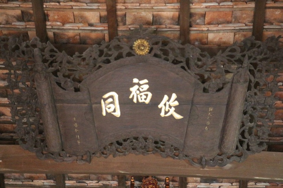 Độc đáo những căn nhà cổ hàng trăm năm tuổi ở Hà Tĩnh - 9
Người dân nơi đây lưu giữ những căn nhà cổ như một cách để lưu giữ những nét cổ xưa về làng quê nông thôn Việt Nam. Qua đó giáo dục con cháu biết trân quý về những giá trị của dòng họ, tổ tiên cũng như tình yêu đối với quê hương, đất nước.