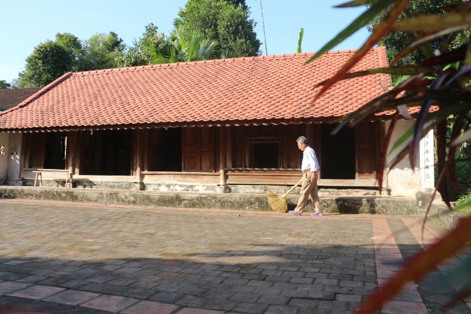 Độc đáo những căn nhà cổ hàng trăm năm tuổi ở Hà Tĩnh - 6 Trong số 10 căn nhà cổ này thì căn nhà của gia đình ông Nguyễn Huy Thản ở thôn Phượng Sơn, xã Trường Lộc có tuổi đời cao nhất, trên 400 năm.