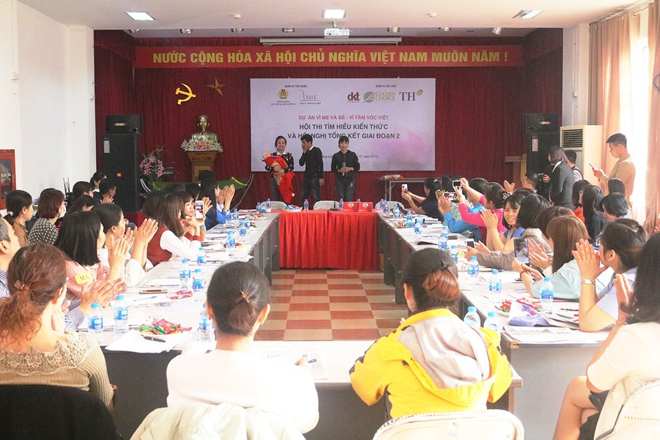 Người lao động hào hứng trong hội thi tìm hiểu kiến thức chăm sóc sức khỏe - 3
Tiểu phẩm “Căn bệnh nguy hiểm về chủ đề trầm cảm sau sinh được thể hiện thành công và xúc động với diễn xuất của đội kịch đến từ Công ty Yamaha Motor Việt Nam.