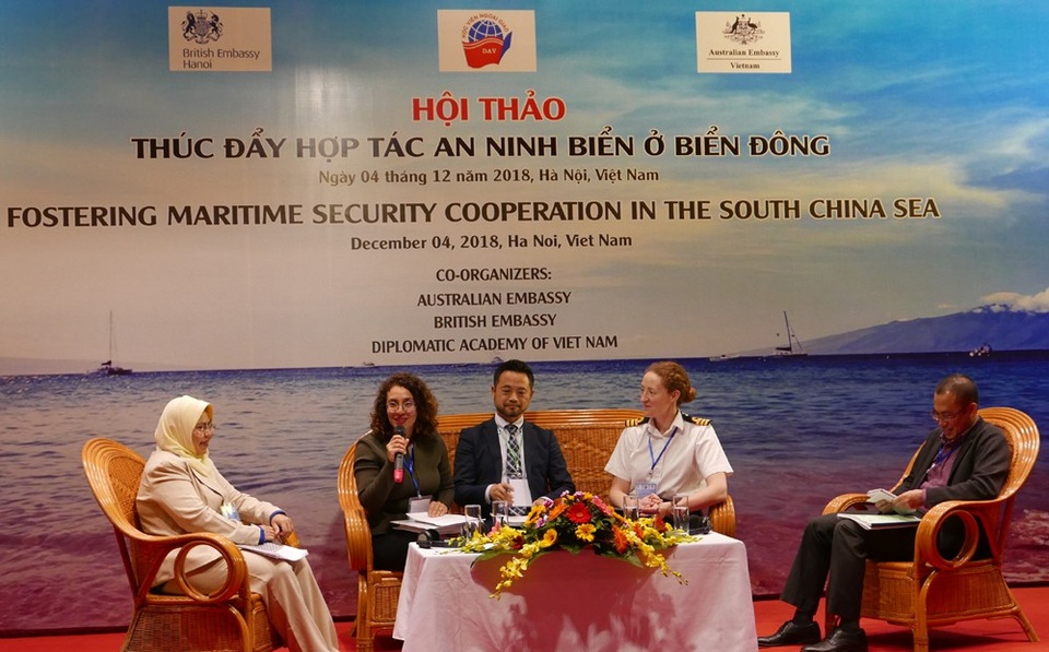 Các chuyên gia quốc tế và Việt Nam bàn thúc đẩy hợp tác an ninh trên Biển Đông - 1
Các đại biểu tham gia thảo luận thúc đẩy hợp tác an ninh ở Biển Đông (Ảnh: An Bình)