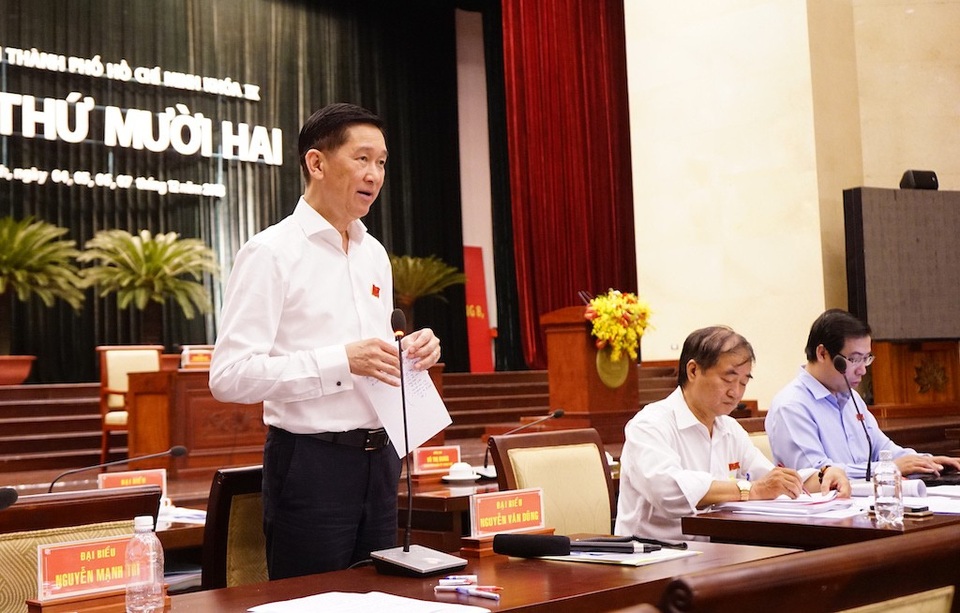 Vụ Thủ Thiêm: Giá bồi thường đất thấp, sao đủ cho người dân ổn định cuộc sống? - 2
Phó Chủ tịch UBND thành phố Trần Vĩnh Tuyến cho biết, khi người dân được lợi trong bồi thường giải phóng mặt bằng sẽ đồng thuận với chính sách thu hồi đất của thành phố