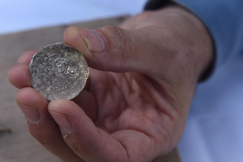 Phát hiện hũ vàng cổ ở Israel - 1