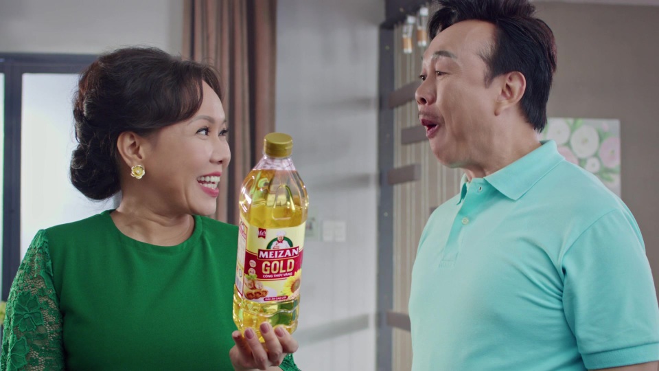 Việt Hương công khai "bày tỏ tình cảm" với Chí Tài trên sóng truyền hình - 1
Việt Hương công khai mê đắm Chí Tài trên sóng truyền hình là có thật