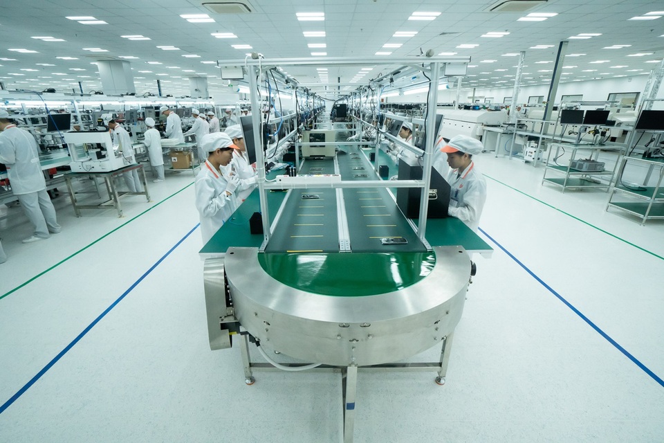 Với triết lý Sản phẩm tốt – Khuyến mãi tốt – Hậu mãi cực tốt và có sự hậu thuẫn mạnh mẽ từ Vingroup, các sản phẩm Vsmart sẽ có lợi thế cạnh tranh đáng kể trên thị trường.