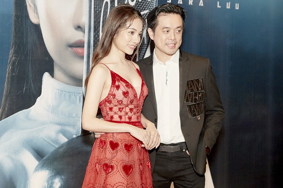 Dương Khắc Linh muốn bạn gái mới Sara Lưu “dựa dẫm” sau khi chia tay Trang Pháp - 1 Chiều ngày 3/12, Sara Lưu và bạn trai Dương Khắc Linh gây chú ý khi tình tứ xuất hiện bên nhau trong buổi ra mắt sản phẩm mới của cô tại TPHCM. Cả hai công khai mối quan hệ cách đây không lâu sau khi Dương Khắc Linh chia tay Trang Pháp.