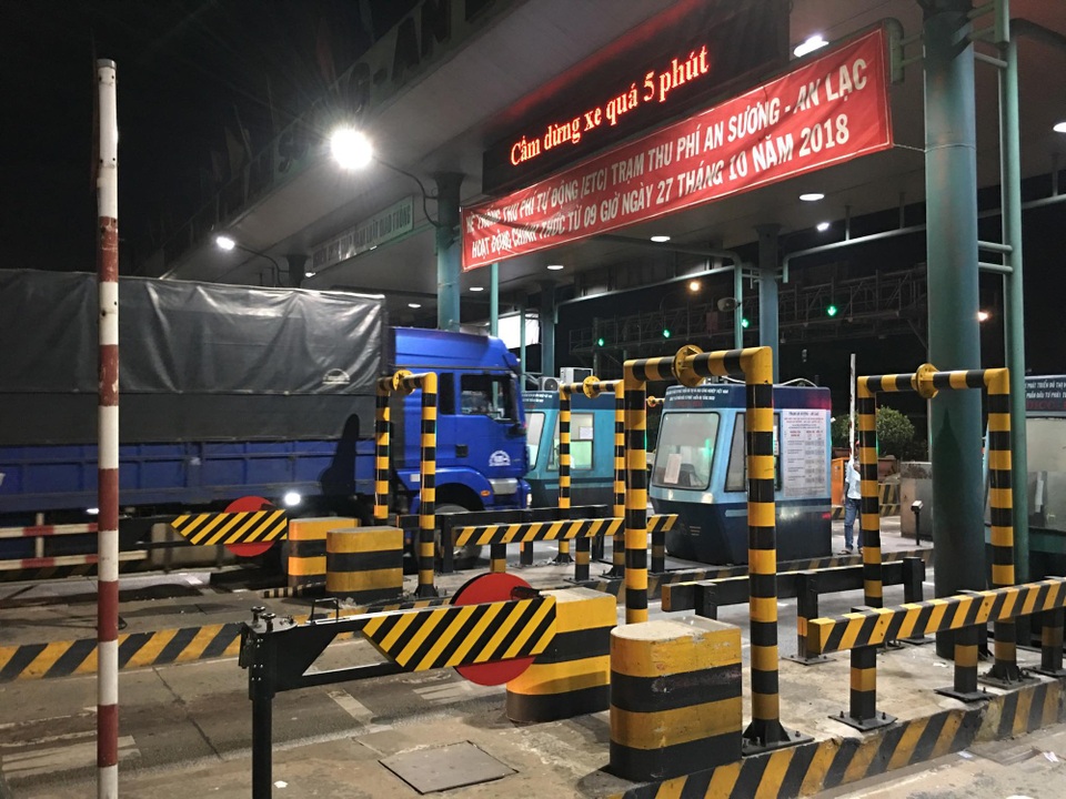 Trạm thu phí phải xả cửa