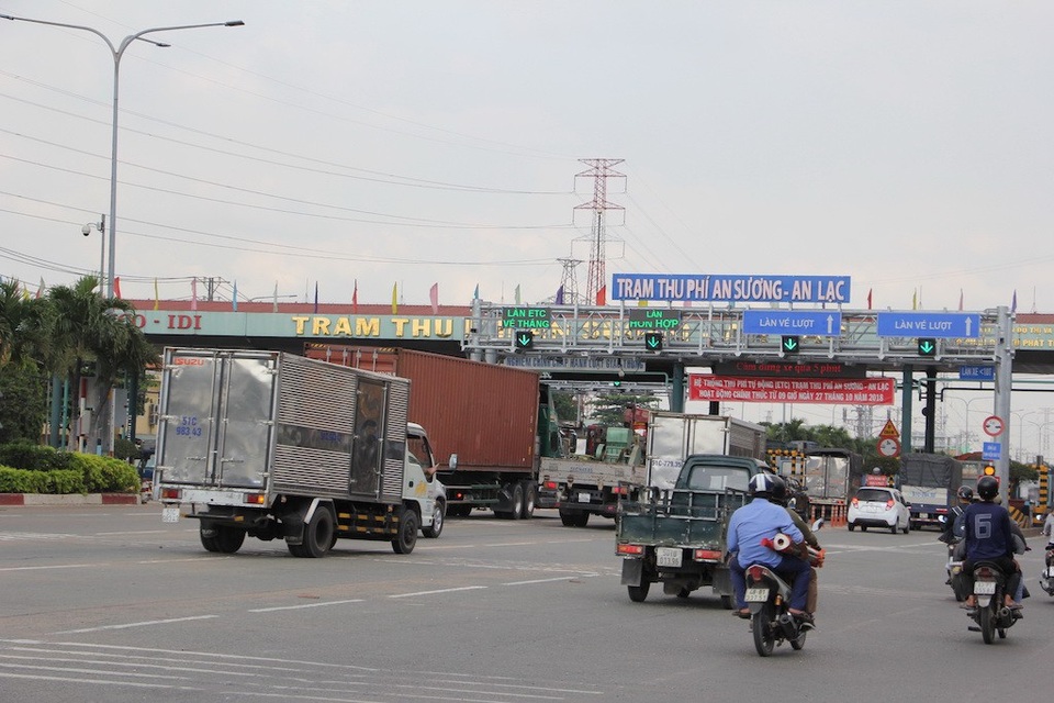 TPHCM: Trạm thu phí BOT An Sương chuẩn bị tiền lẻ để đối phó với các tài xế - 3 Dự kiến, trạm An Sương - An Lạc thu phí đến đầu năm 2033. Để đối phó với tài xế dùng tiền lẻ, chủ đầu tư cũng chuẩn bị tiền mệnh giá 100 đồng
