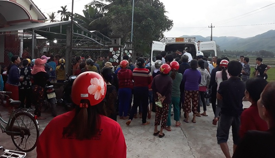 Cha cô gái Việt bị giết tại Nhật nhớ lại cuộc gọi cuối cùng của con gái - 1 Rất đông người dân đến chia buồn cùng gia đình nạn nhân.