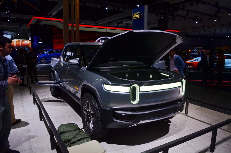 Rivian R1T - Ý tưởng xe bán tải chạy điện tính năng vận hành cao - 3 Rivian R1T - Ý tưởng xe bán tải chạy điện tính năng vận hành cao - 3