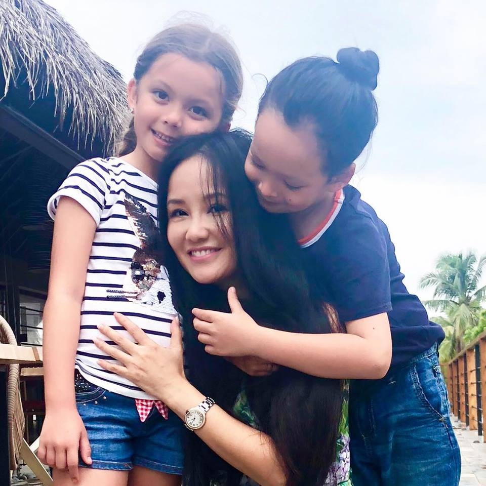 Nữ ca sĩ gốc Hà Nội cho rằng, sự hồn nhiên của hai con là nguồn năng lượng tích cực giúp chị có thêm nghị lực vượt qua khó khăn.