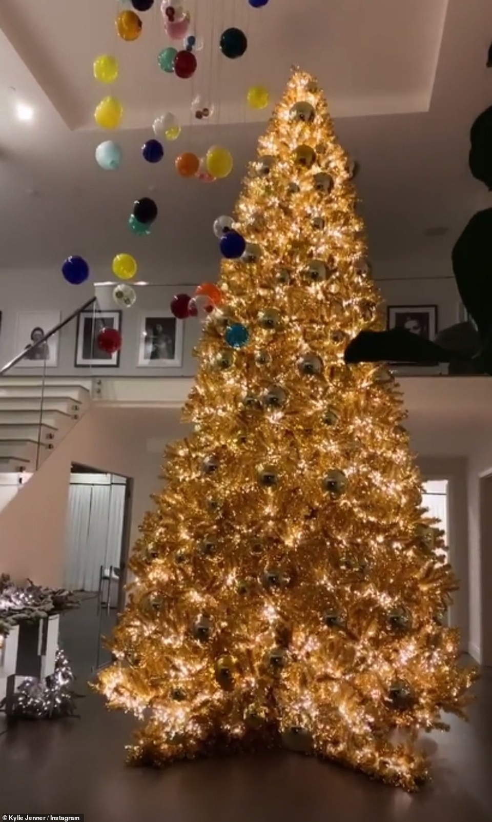 
Cây thông trong nhà Kylie Jenner
