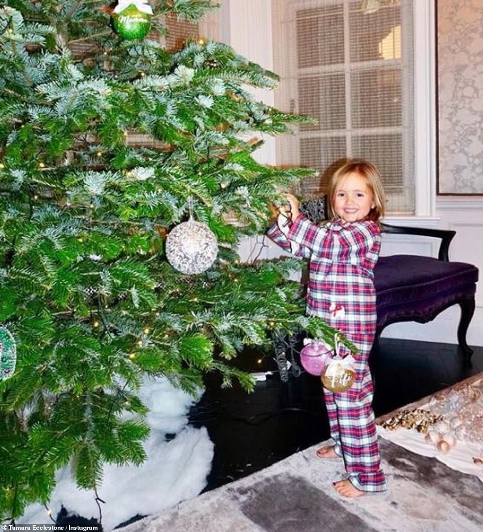 
Con gái của Tamara - Sophia rất bụ bẫm, dễ thương
