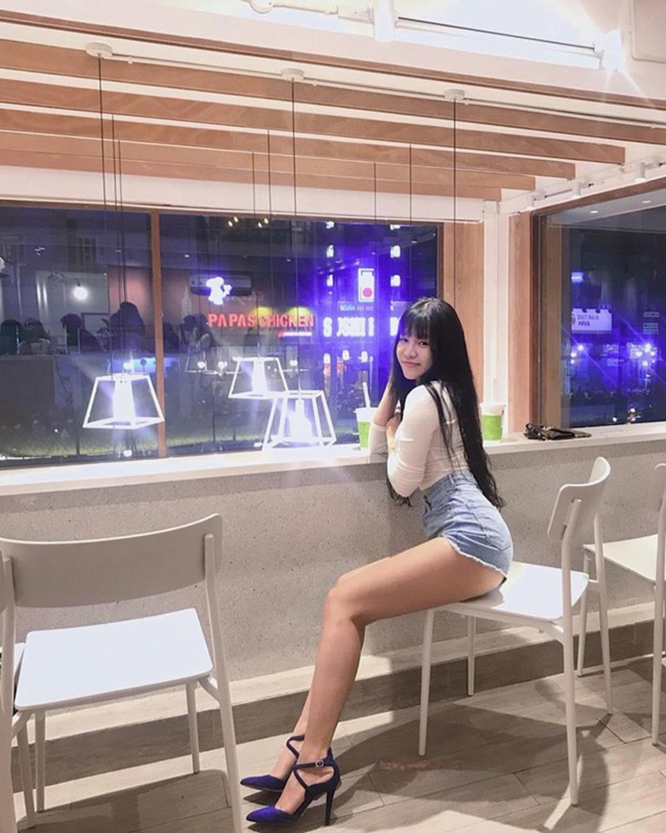 Top 5 cô bạn gái gợi cảm nhất của các cầu thủ tuyển Việt Nam - 15
Để có vóc dáng hiện tại, cô nàng đã có nhiều năm gắn bó với phòng tập.