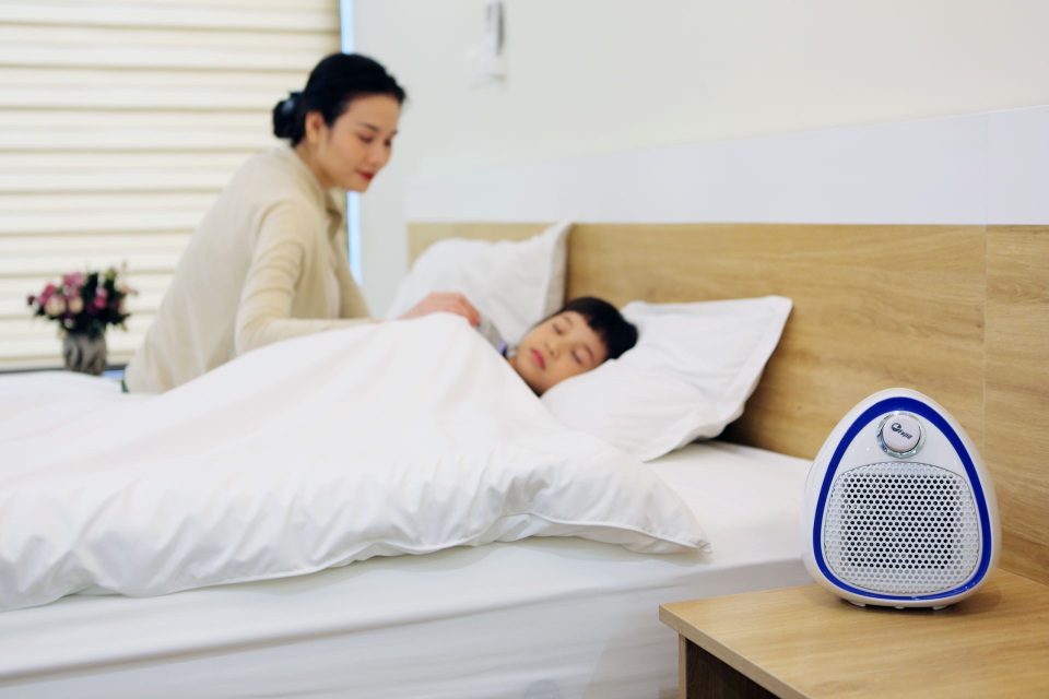 Ra mắt model máy sưởi FUJIE CH-202 - Đẹp, độc đáo, công nghệ chuẩn Nhật - 3 Đặc biệt, từ ngày 01/10 tới hết 31/12/2018, khi mua sản phẩm máy sưởi Fujie bất kỳ, khách hàng sẽ được tặng một chiếc áo mưa cao cấp đến từ nhà phân phối Công ty CP Thời đại mới.