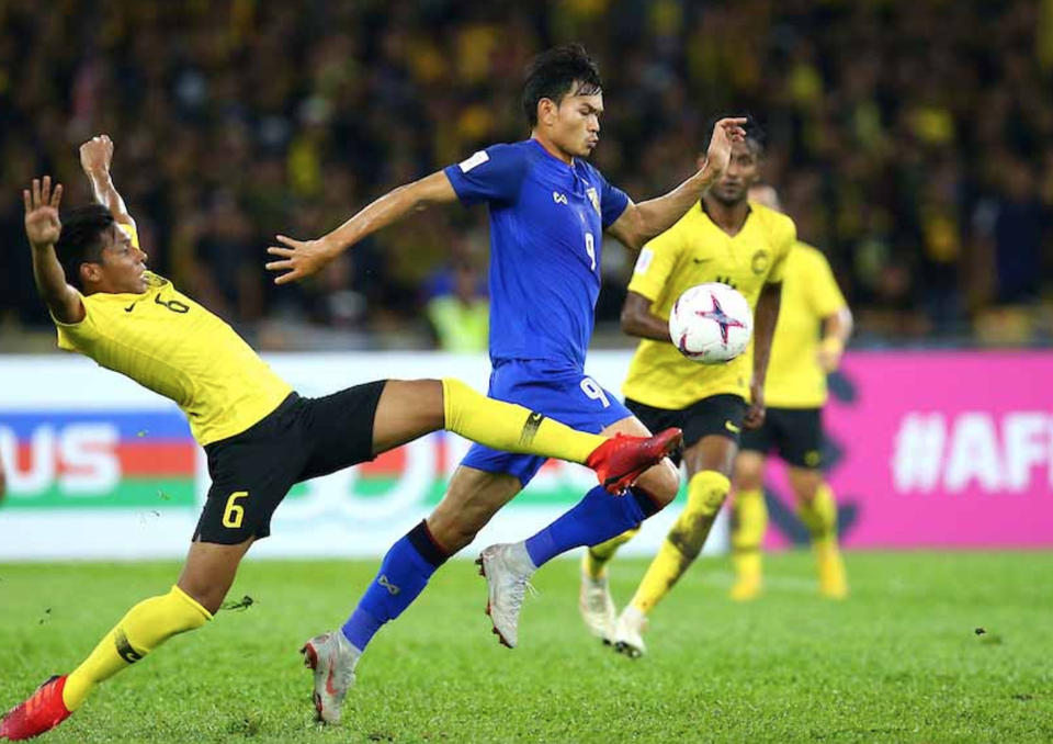 Thái Lan 2-2 Malaysia: Tội đồ Adisak khiến người Thái bị loại - 1
Adisak đã có một trận đấu đáng quên với Malaysia