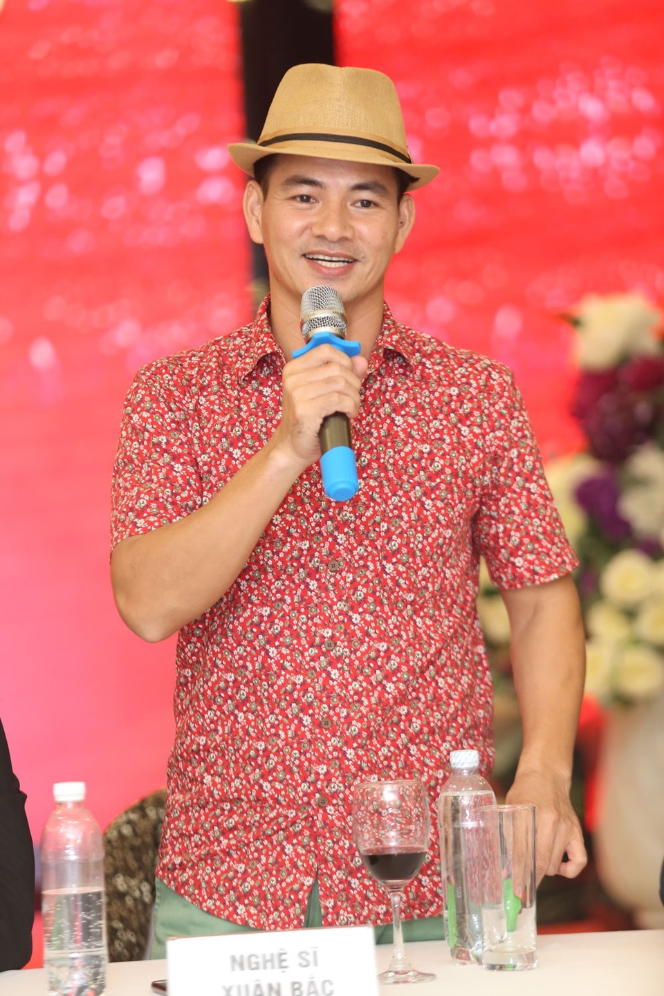 Tự Long tiết lộ lý do nhịn Xuân Bắc như “nhịn cơm sống” - 2 Xuân Bắc bị Tự Long tiết lộ tật xấu hay đi muộn.