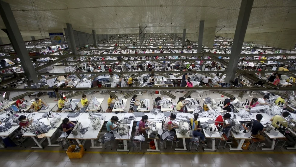 Yên tâm vì đình chiến thương mại, DN Trung Quốc trì hoãn chuyển sang Việt Nam - 1 Chi phí tăng cao và thỏa thuận đình chiến trong cuộc chiến thương mại đang thuyết phục các nhà sản xuất xuất khẩu tại Trung Quốc phải xem xét lại việc chuyển đến Việt Nam. (Nguồn: Reuters)