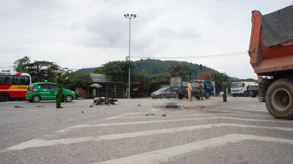 Đi chăm vợ ốm, người đàn ông tử nạn thương tâm - 1 Hiện trường vụ tai nạn.