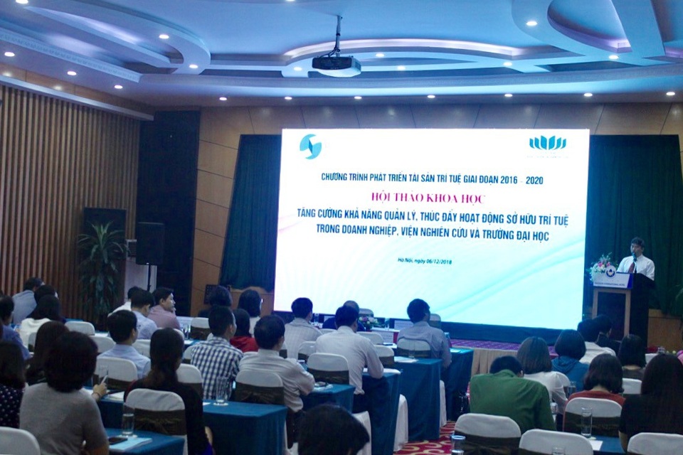 Các nhà khoa học vẫn còn “thờ ơ” với bảo hộ sáng chế cho sản phẩm nghiên cứu - 2
Toàn cảnh hội thảo.
