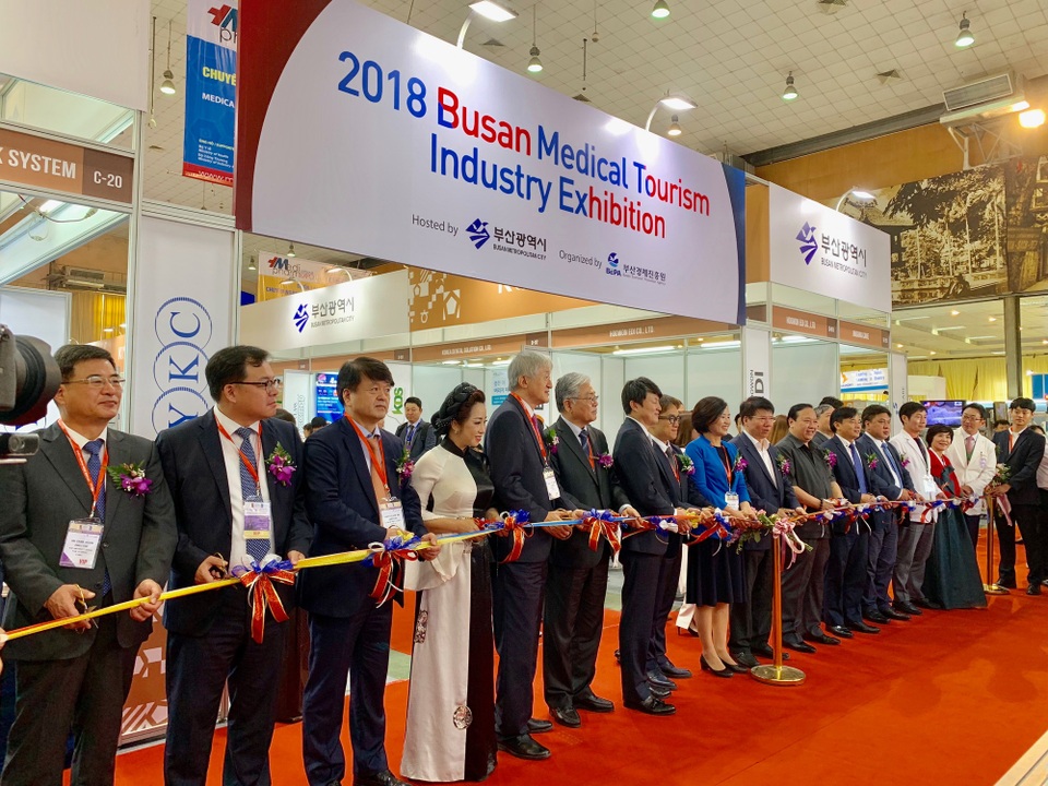 Khai mạc Triển lãm Vietnam Medipharm Expo lần thứ 25 - 1 Khai mạc Triển lãm Vietnam Medipharm Expo lần thứ 25 - 1