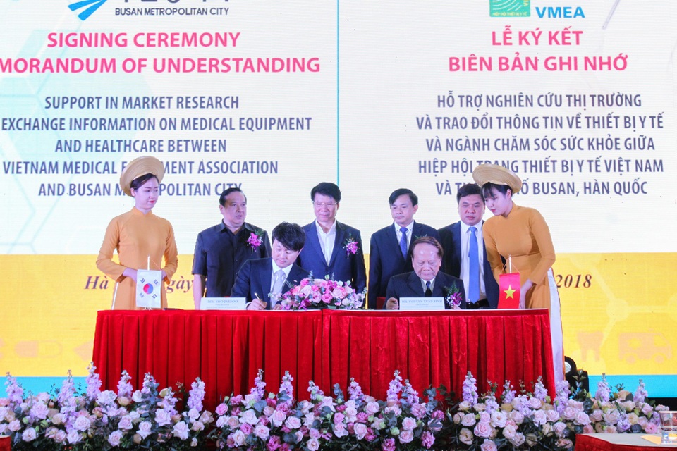 Khai mạc Triển lãm Vietnam Medipharm Expo lần thứ 25 - 2 Khai mạc Triển lãm Vietnam Medipharm Expo lần thứ 25 - 2