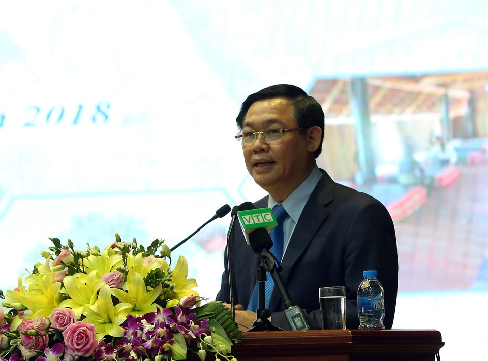 Phó Thủ tướng: Nhiều vùng quê trở thành kiểu mẫu, nơi đáng sống! - 1 Phó Thủ tướng Chính phủ Vương Đình Huệ tại Hội thảo ngày 6/12
